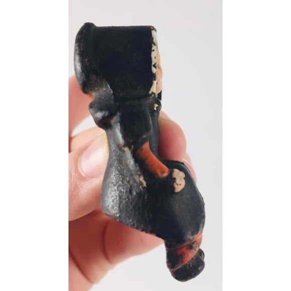 Vintage Cast Iron Amish Girl Sitting Figurine - Picture 2 of 3